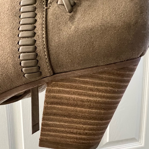 Brand NEW!!! NWT Dolce Vita DV8 taupe bootie. - Picture 6 of 6